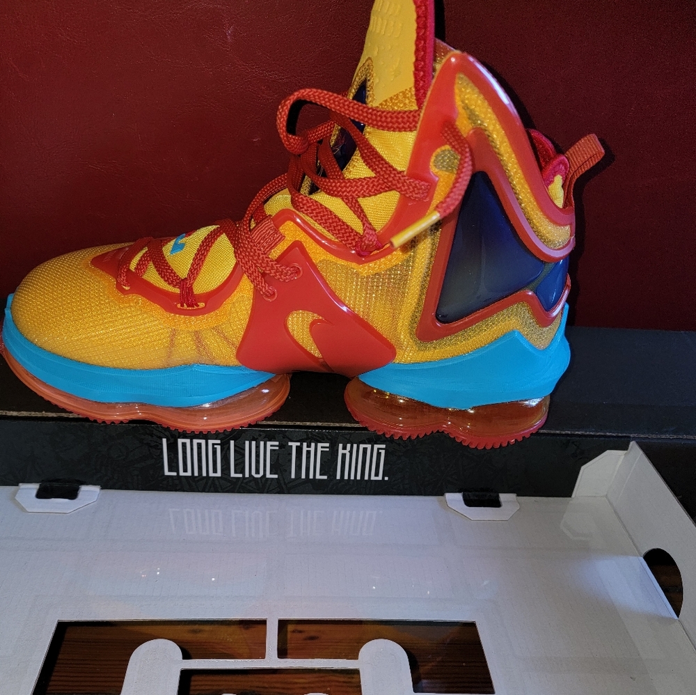 Nike Lebron 19 Looney Tune Squad Men’s Size 6 equals Women’s 7.5 new no lid